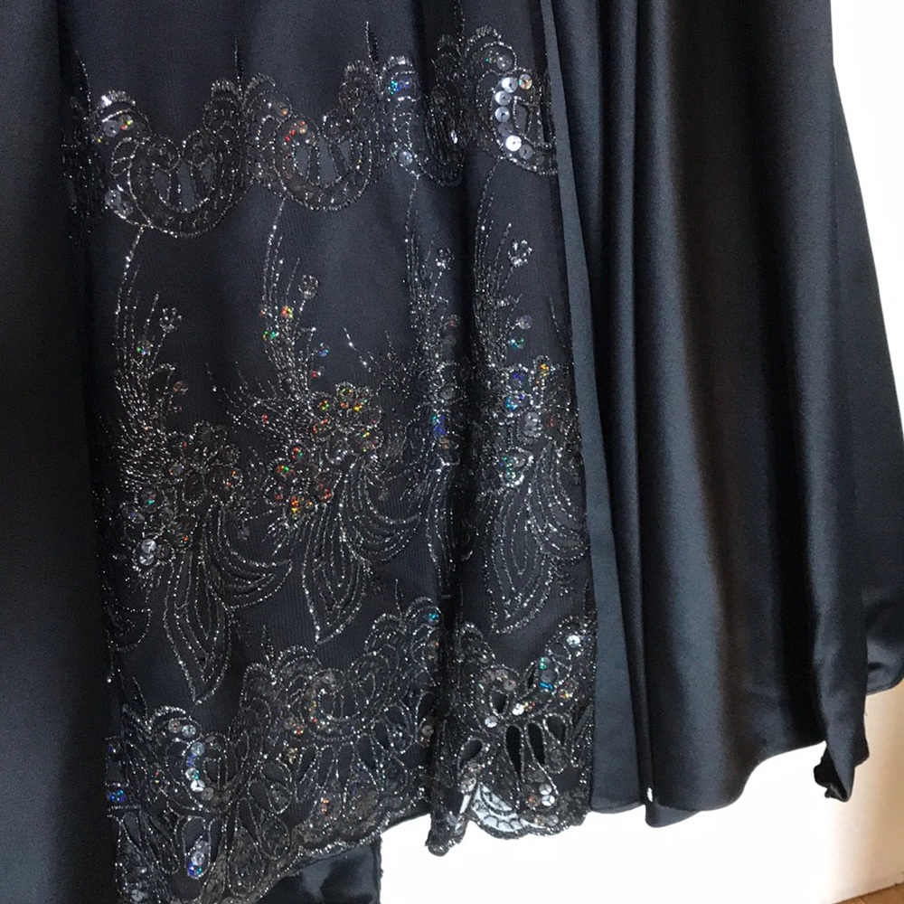 Gown - Picture 2 of 5